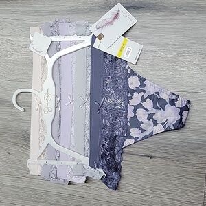 JESSICA SIMPSON THONGS.